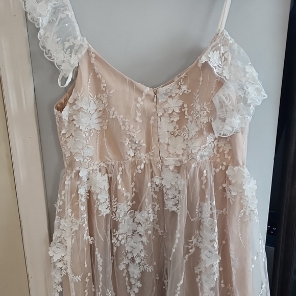 NWT Ivory Floral Embroidered Mesh Maternity Evening Gown - Picture 7 of 9